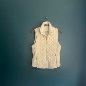 Abercrombie and Fitch cream quilted fleece zip up vest size women’s small